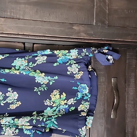 💙 Cold-Shoulder Top - Picture 5 of 5